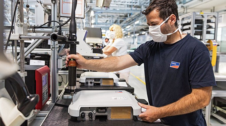 Conducción sin emisiones: el nuevo SMA EV Charger combina la energía solar con la movilidad eléctrica