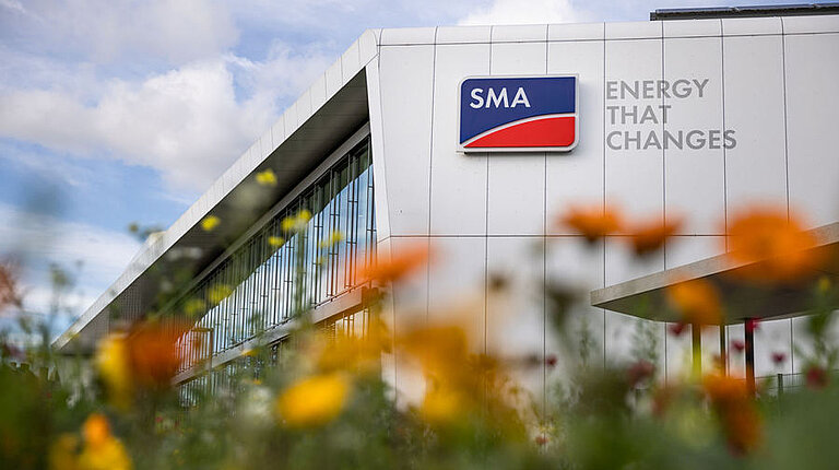 El Grupo SMA finaliza el ejercicio fiscal 2023 con gran éxito gracias a un sólido cuarto trimestre en el segmento Large Scale & Project Solutions