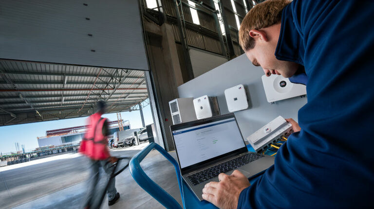 SMA lanza el nuevo Data Manager M: la solución integral para la gestión avanzada de plantas fotovoltaicas comerciales