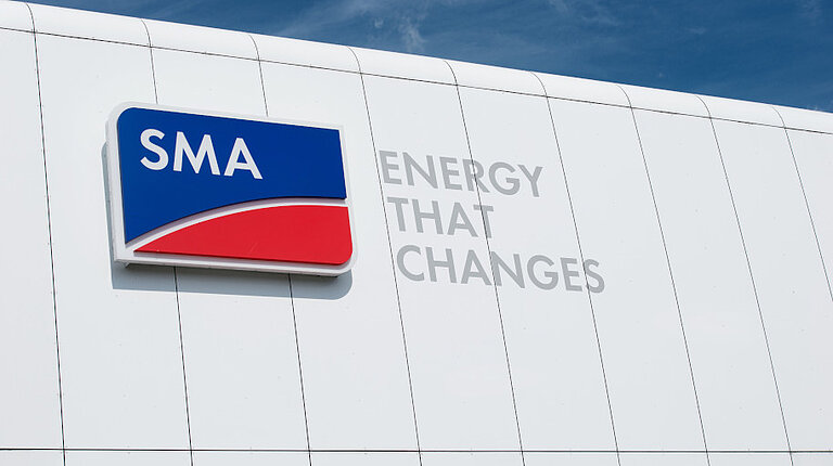 SMA Solar Technology AG aumenta significativamente el volumen de ventas y los beneficios en 2022 a pesar de las restricciones en el suministro y espera una tendencia positiva para 2023