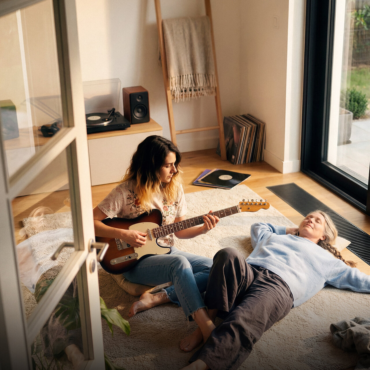 Espacio habitable de una vivienda que utiliza energía solar para calefacción y confort diario