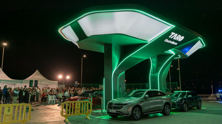 SMA revoluciona la movilidad sostenible con una estación de carga 100% off-grid en Canarias